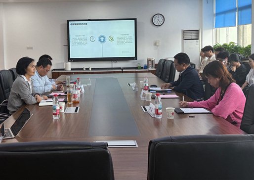 会议室里的人们

AI 生成的内容可能不正确。