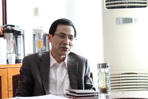 3.法硕中心主任杨宗辉教授谈体会.JPG
