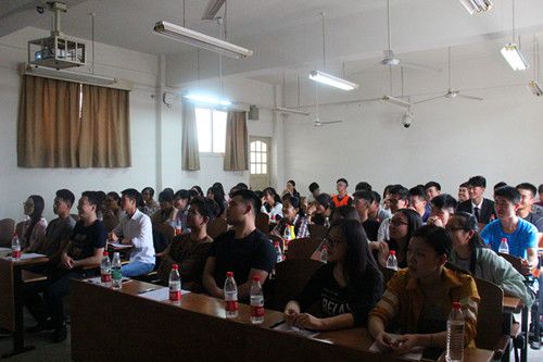 我院国旗护卫队开展“两学一做”主题系列活动