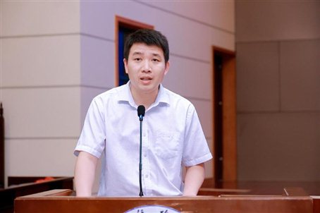 图片21 米兰电竞·(中国区)刑事司法学院党委副书记徐庆祥主持闭幕式