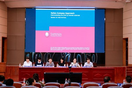图片2 罗马第一大学硕士研究生Fabio Del Duca做专题发言
