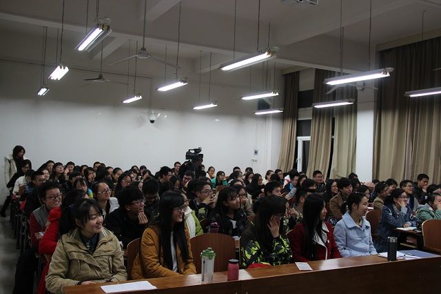 李纲老师做客院关工委讲座  畅谈在阅读中生活