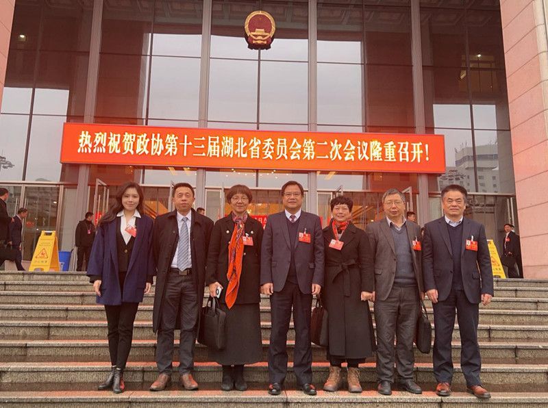 我校政协委员在湖北省政协会议上...