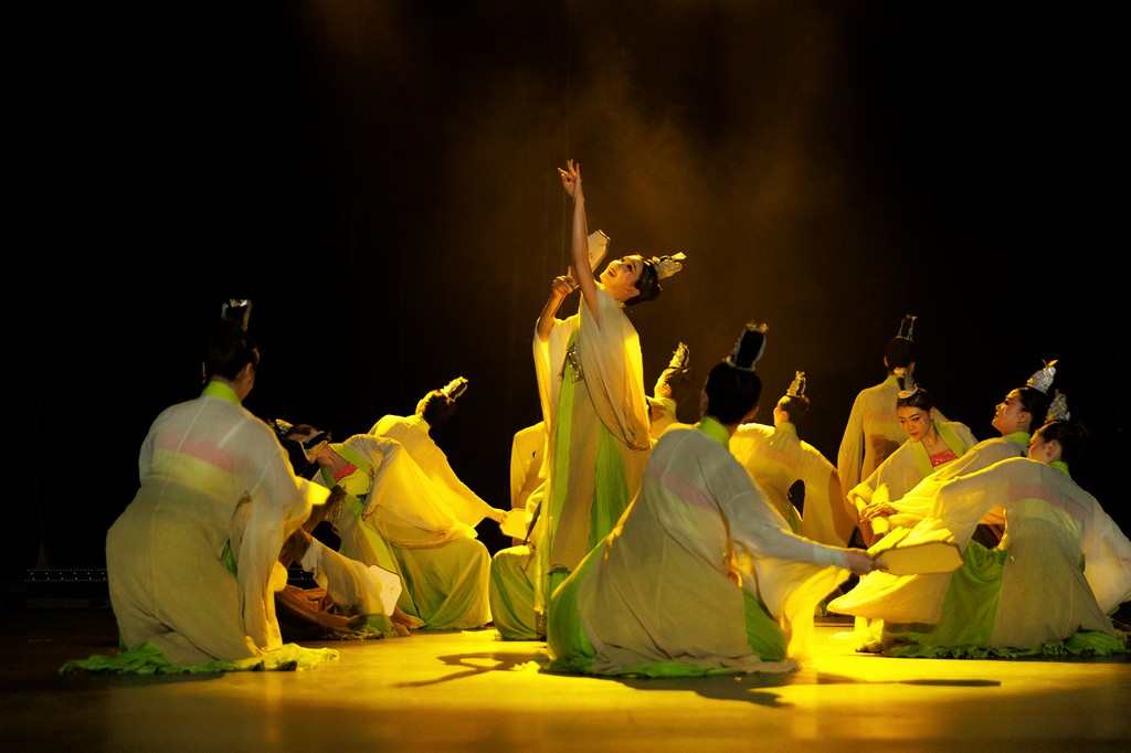 经济学院《蛾儿雪柳》演绎古典与现代的交融