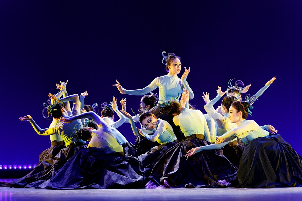 工商管理学院《蘭叙》以指尖动作复现幽兰高洁