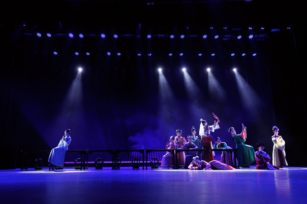 新闻与文化传播学院的《红楼梦・游园》重现大观园的诗意世界