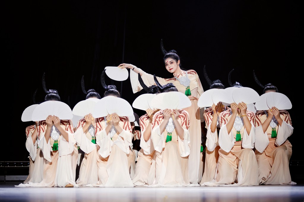 会计学院《玉鸟》诠释先民对自由的向往