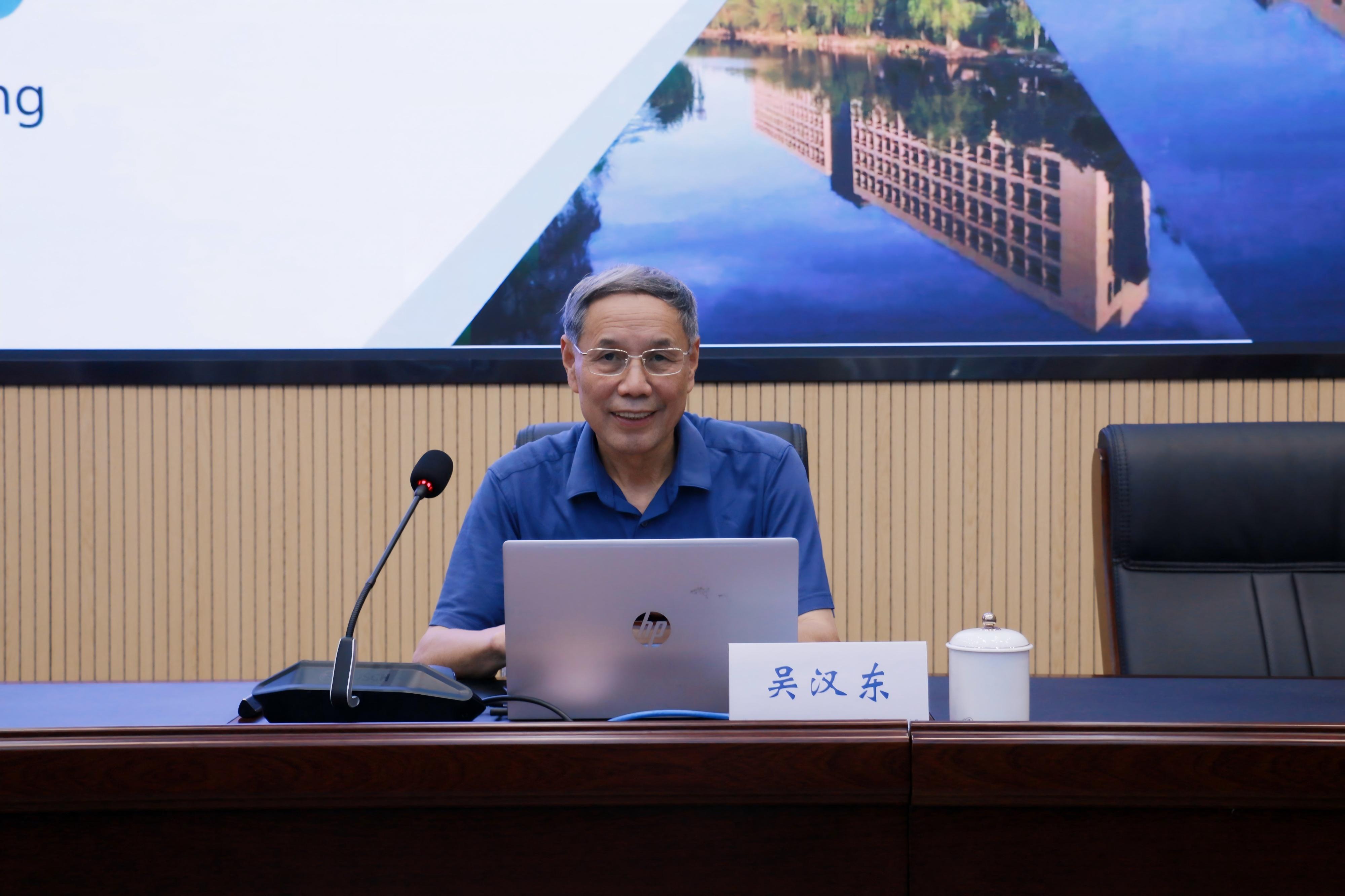 吴汉东（讲课）.JPG