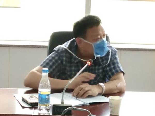 闫校长作总结发言