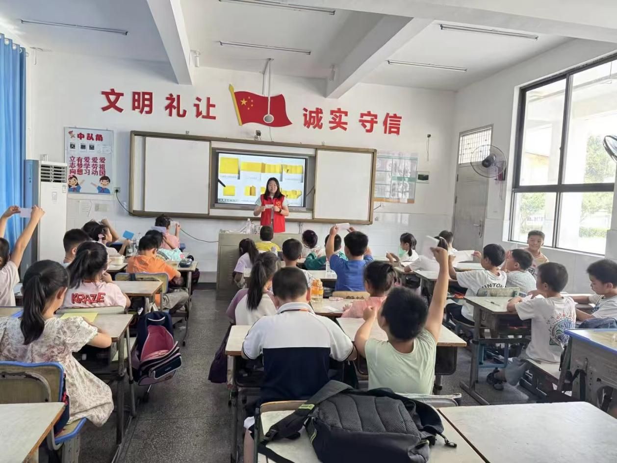 联欢会游戏：欢语满堂童趣场